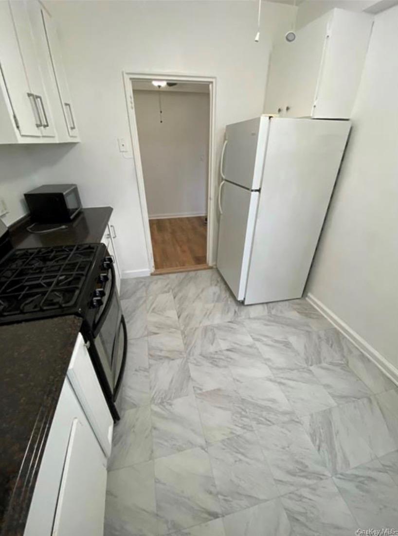 220 Pelham Road, Unit 2N New Rochelle, NY 10805 - Photo 4 of 27 Gallery Image 4
