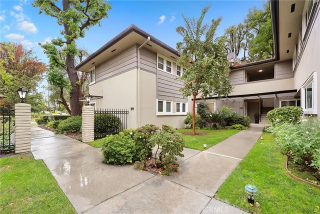 $959,000 | 924 South Orange Grove Boulevard, Unit D, Pasadena, CA 91105