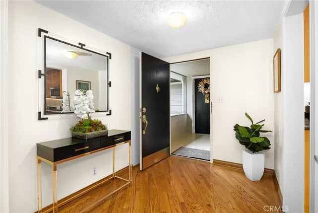 $959,000 | 924 South Orange Grove Boulevard, Unit D, Pasadena, CA 91105