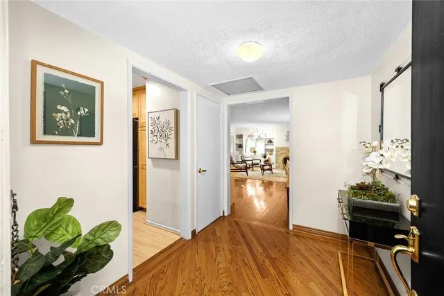 $959,000 | 924 South Orange Grove Boulevard, Unit D, Pasadena, CA 91105