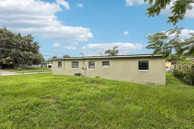 a view of a house with a backyard