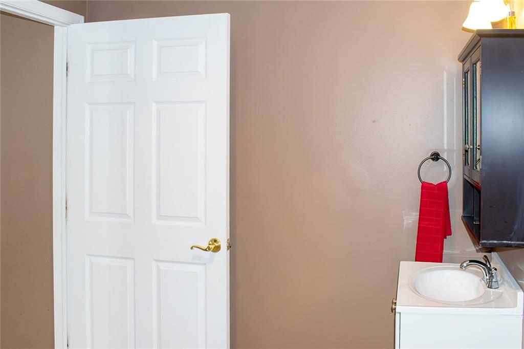 1378 Robbins Station Road Irwin, PA 15642 - Photo 24 of 46