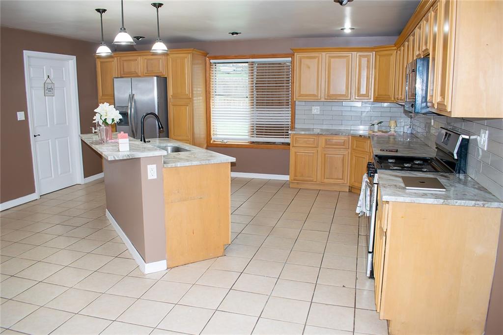 1378 Robbins Station Road Irwin, PA 15642 - Photo 3 of 46