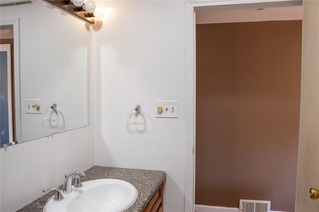 1378 Robbins Station Road Irwin, PA 15642 - Photo 32 of 46