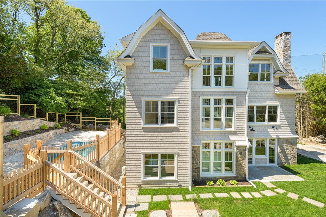 17 East Hills Road Westerly, RI 02891 - Photo 4 of 34