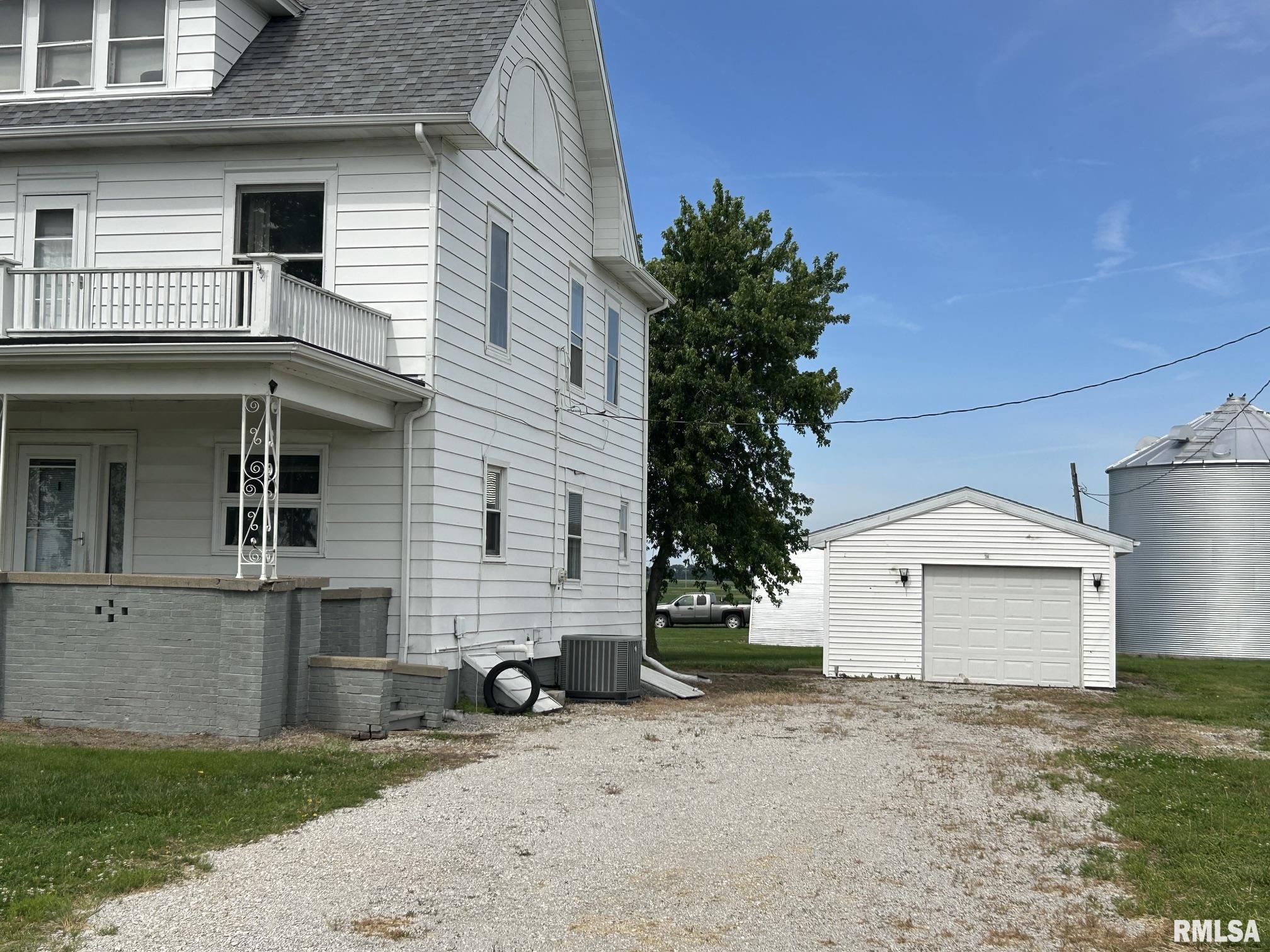1439 Roby Road Mechanicsburg, IL 62545 - Photo 2 of 28