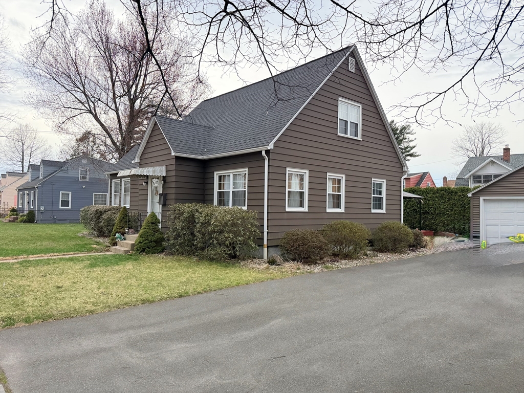 22 Felicia Street Springfield, MA 01104 - Photo 5 of 33