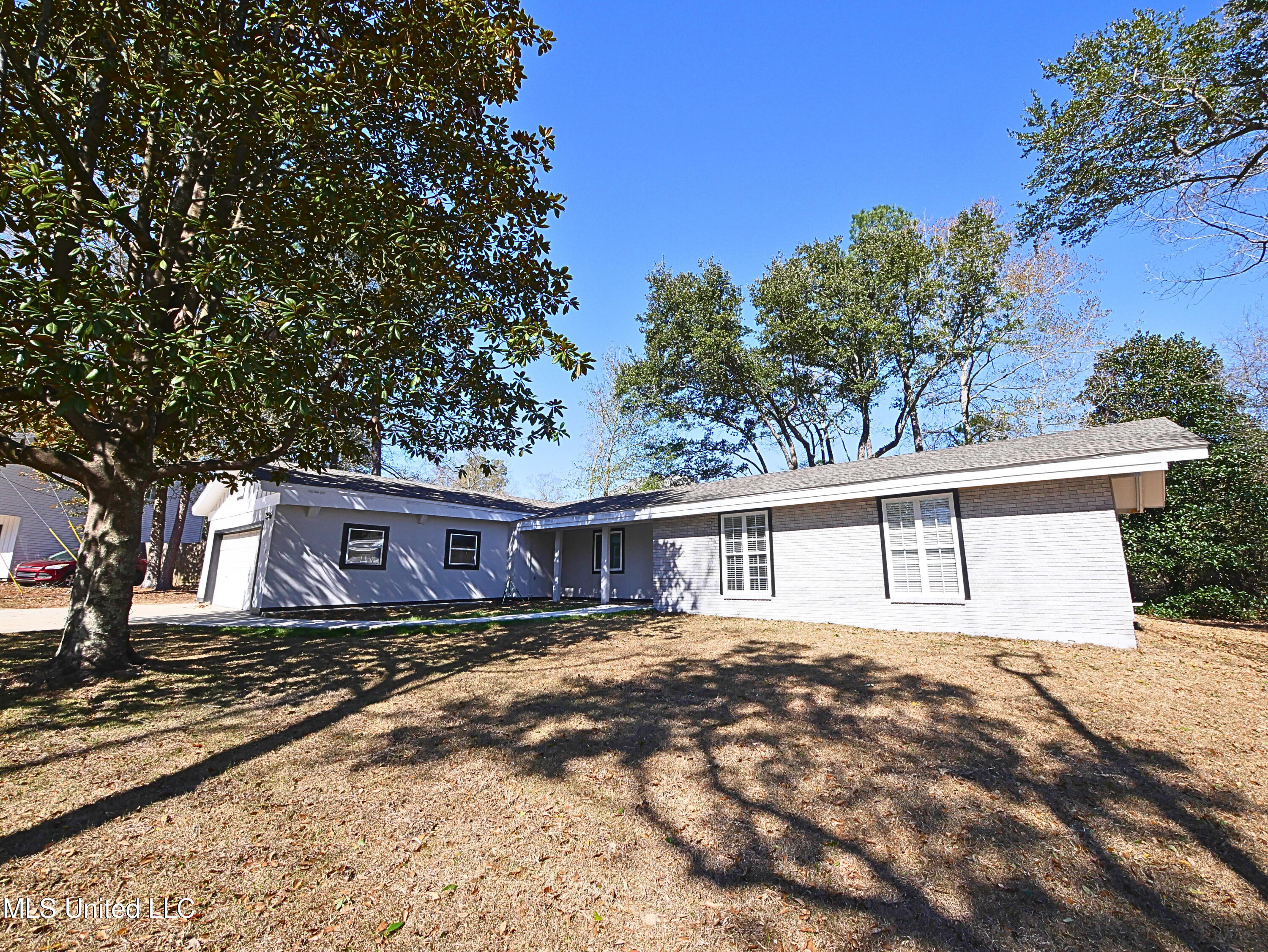 8820 Manoo Place Diamondhead, MS 39525 - Photo 2 of 28 P1120693 - Edited (1)