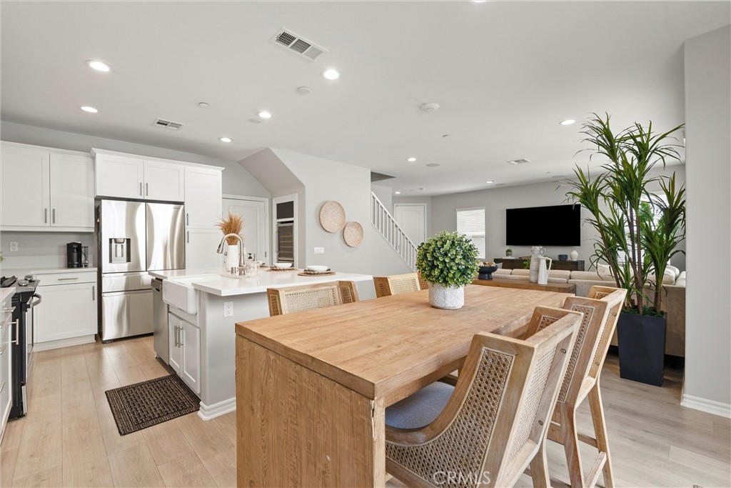 250 West Ridgewood Street Long Beach, CA 90805 - Photo 9 of 44