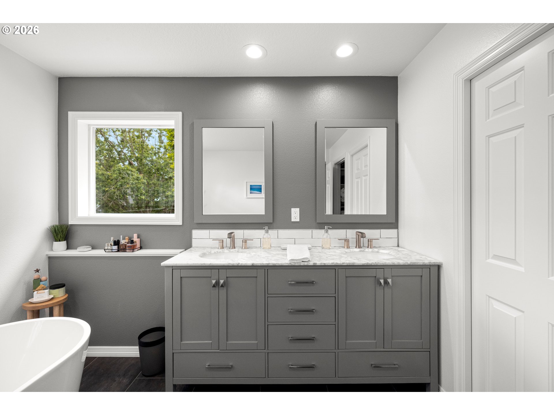 28528 Southwest Cascade Loop Wilsonville, OR 97070 - Photo 28 of 47 Owner's Suite Bathroom