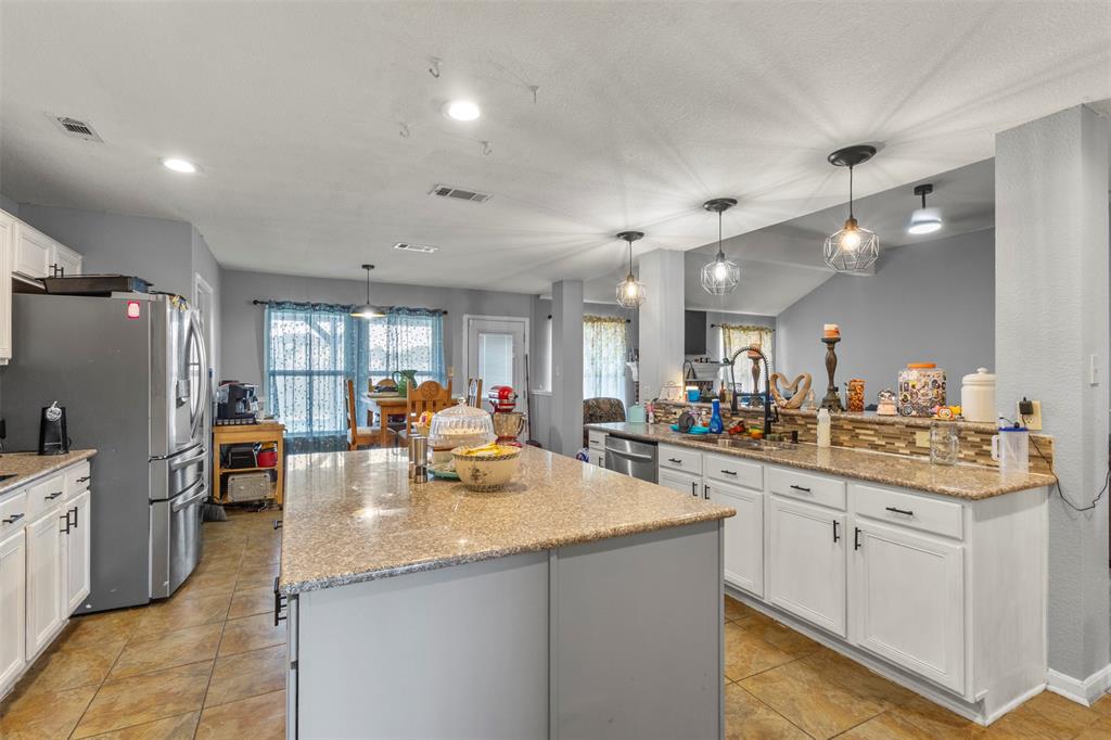 5215 Ganzer Road West Krum, TX 76249 - Photo 15 of 30 Gallery Image 15