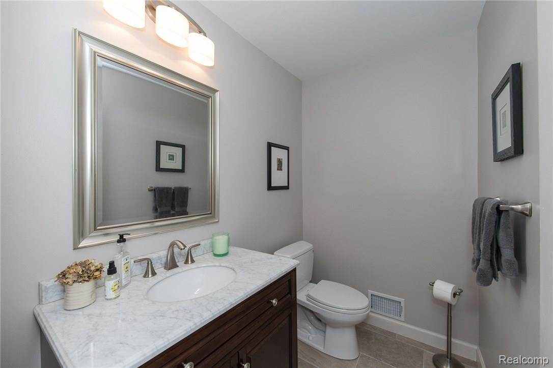 46670 Strathmore Road Plymouth, MI 48170 - Photo 26 of 41 46670Strathmoore-5.jpg