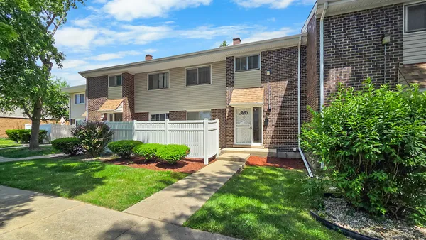 $189,900 | 903 White Oak Lane, University Park, IL 60484
