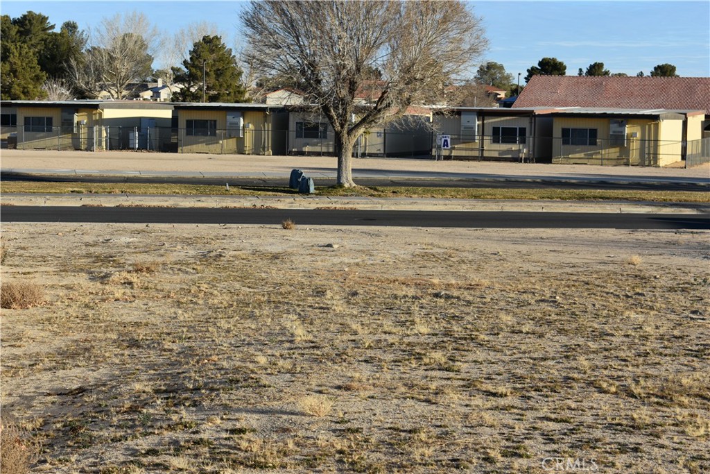 27231 Peach Tree Lane Helendale, CA 92342 - Photo 5 of 23 a front view of a house with a garden