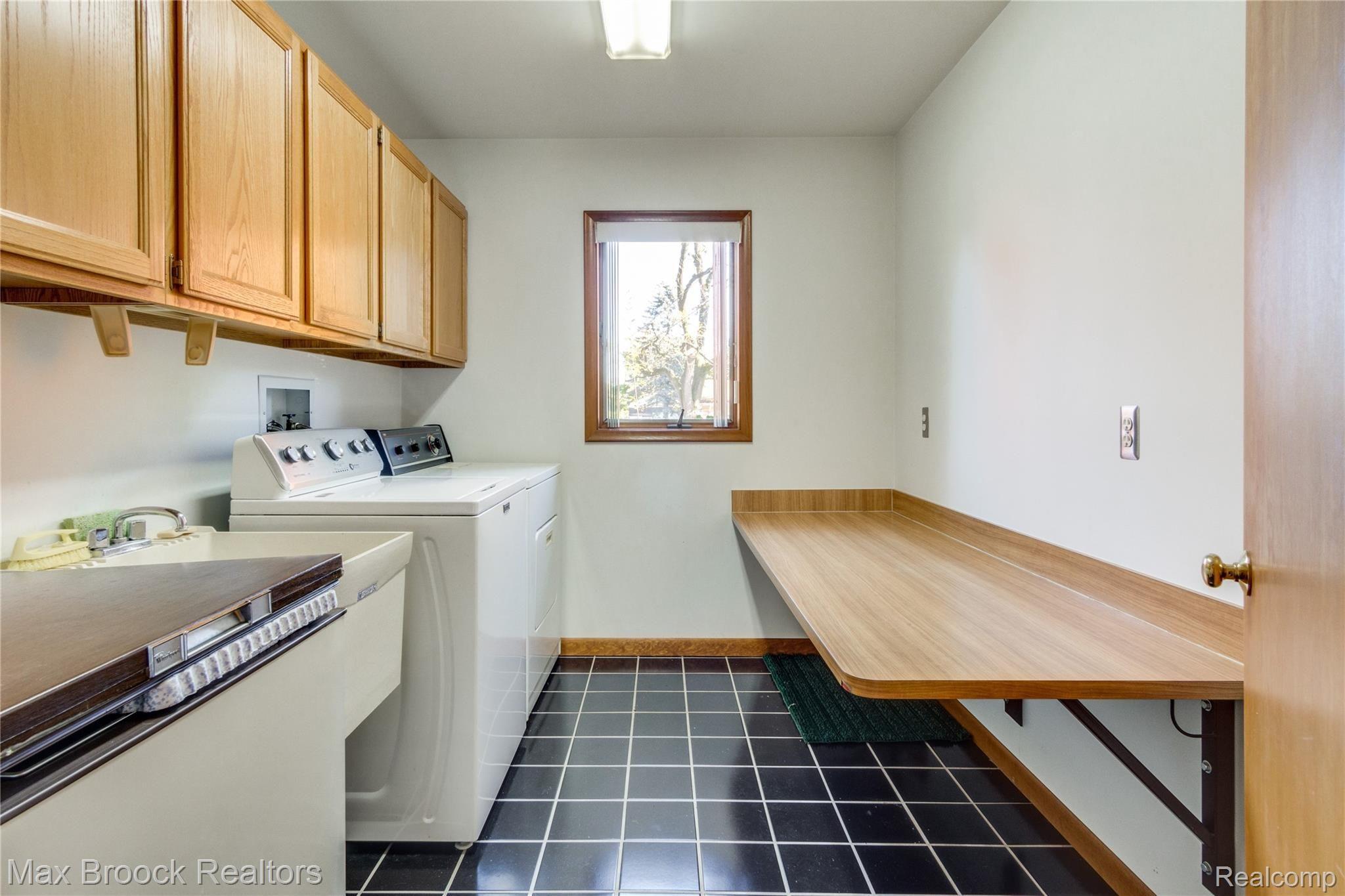 919 Spring Street Howell, MI 48843 - Photo 20 of 43 Interiors (18 of 35).jpg