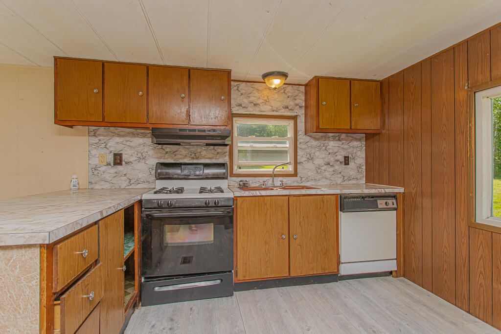 182 Pillsbury Road Strong, ME 04983 - Photo 4 of 26 photo (11 of 23)