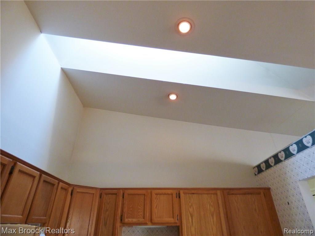 22102 Edgewater Novi, MI 48375 - Photo 15 of 26 P1030043.JPG