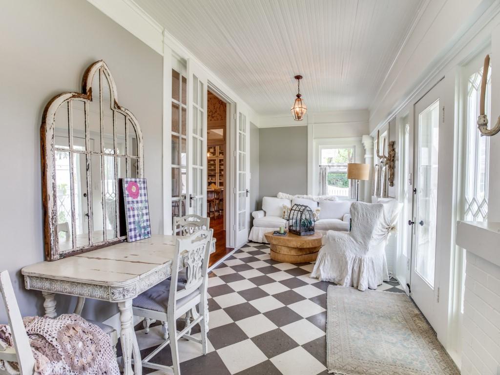 302 Featherston Street Cleburne, TX 76033 - Photo 14 of 40 Sunroom