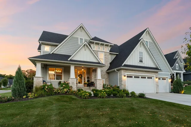 $1,800,000 | 4264 Woodland Court, Excelsior, MN 55331