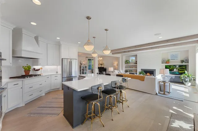 $1,800,000 | 4264 Woodland Court, Excelsior, MN 55331