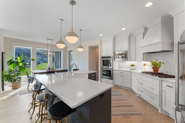 $1,800,000 | 4264 Woodland Court, Excelsior, MN 55331