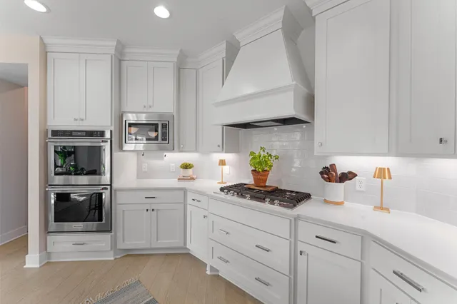 $1,800,000 | 4264 Woodland Court, Excelsior, MN 55331