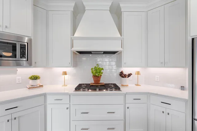 $1,800,000 | 4264 Woodland Court, Excelsior, MN 55331