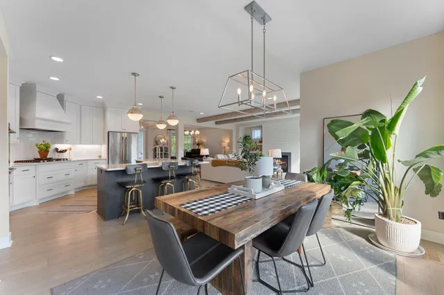 $1,800,000 | 4264 Woodland Court, Excelsior, MN 55331