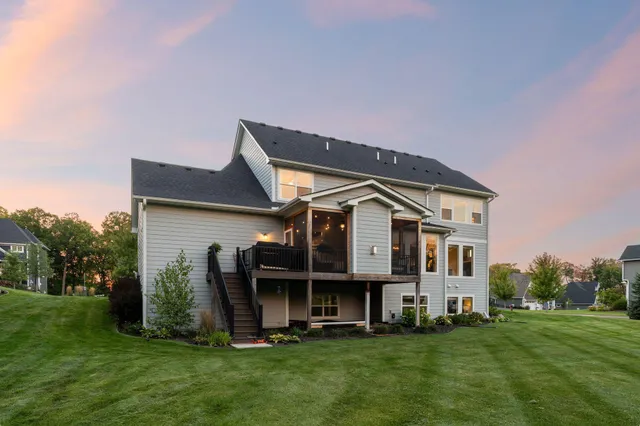 $1,800,000 | 4264 Woodland Court, Excelsior, MN 55331