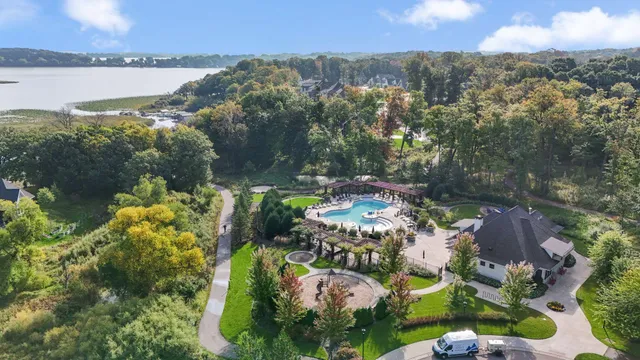 $1,800,000 | 4264 Woodland Court, Excelsior, MN 55331