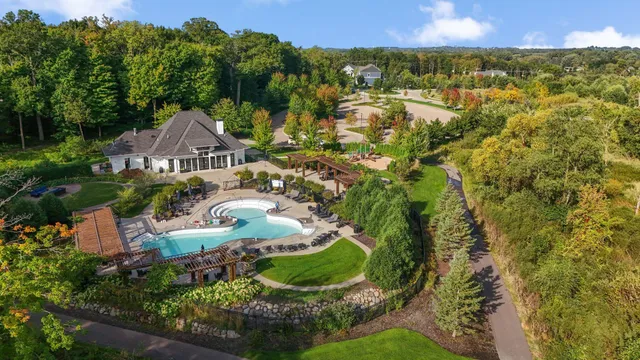 $1,800,000 | 4264 Woodland Court, Excelsior, MN 55331