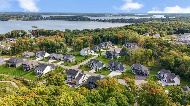 $1,800,000 | 4264 Woodland Court, Excelsior, MN 55331