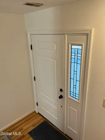 $1,850 | 61 Point Of Woods Drive, Albany, NY 12203