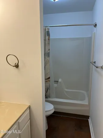 $1,850 | 61 Point Of Woods Drive, Albany, NY 12203