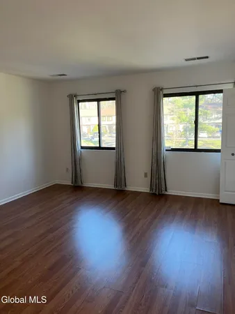 $1,850 | 61 Point Of Woods Drive, Albany, NY 12203