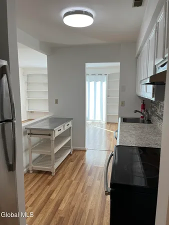 $1,850 | 61 Point Of Woods Drive, Albany, NY 12203