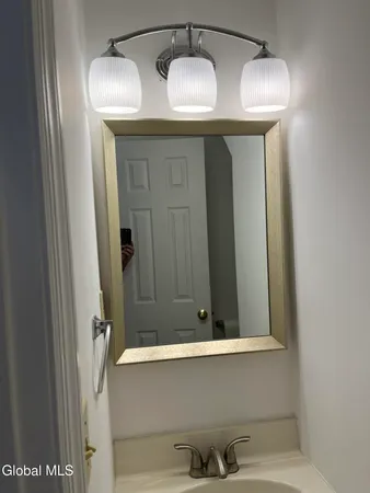 $1,850 | 61 Point Of Woods Drive, Albany, NY 12203