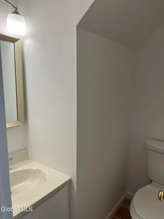 $1,850 | 61 Point Of Woods Drive, Albany, NY 12203