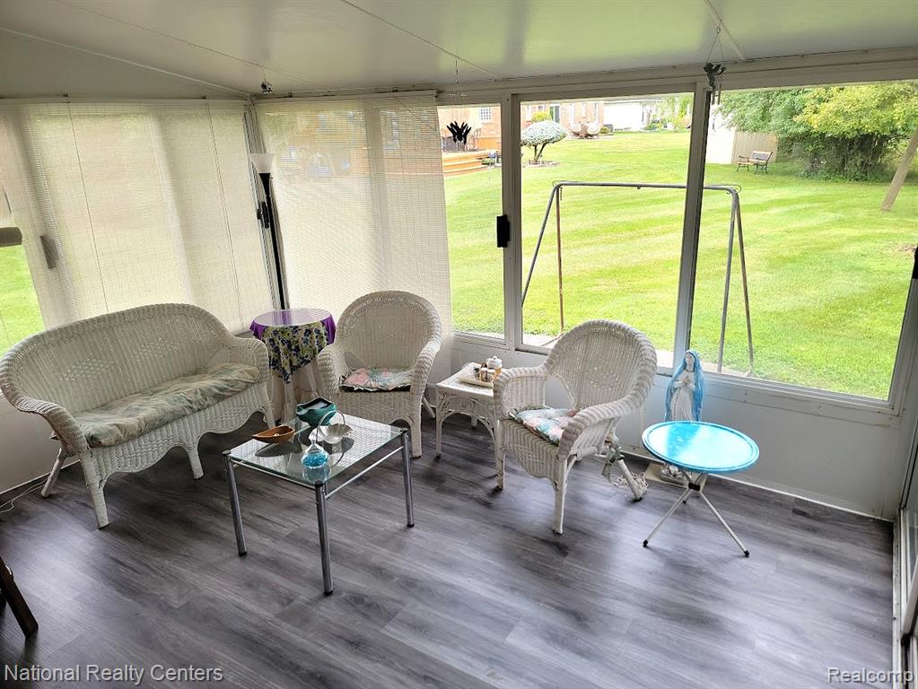 25630 Branchaster Road Farmington Hills, MI 48336 - Photo 26 of 48
