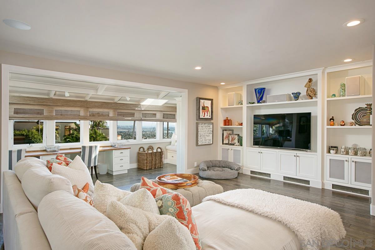 1020 La Jolla Rancho Road La Jolla, CA 92037 - Photo 10 of 25