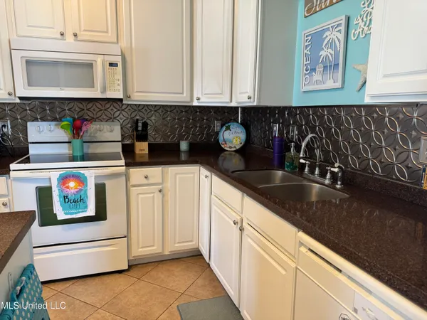 $277,900 | 1515 East Beach Boulevard, Unit 104, Pass Christian, MS 39571