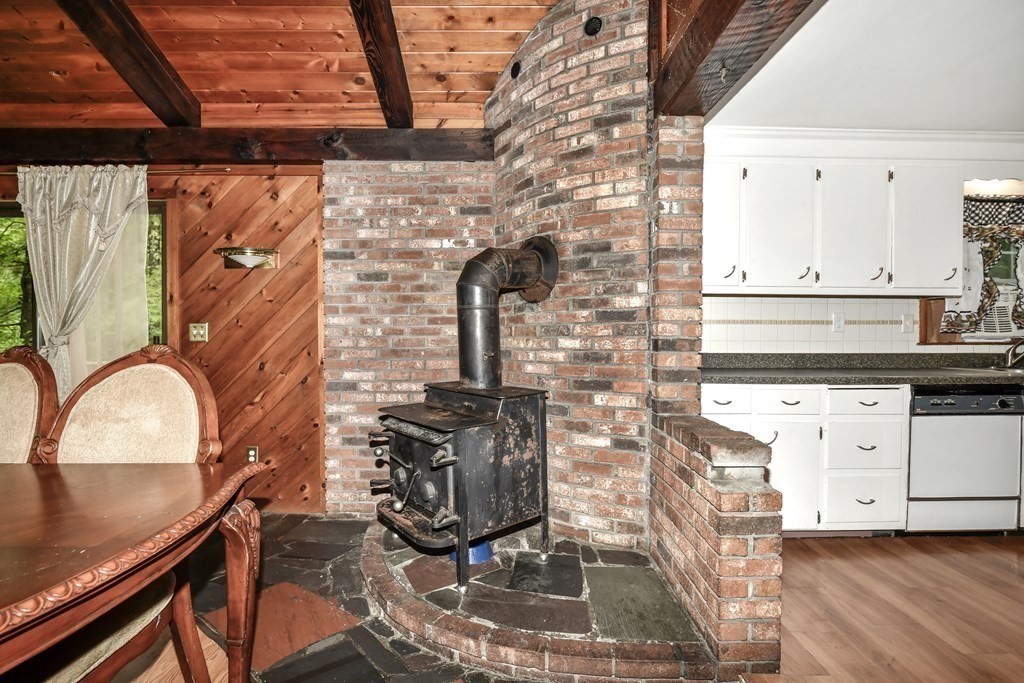 106 Haynes Road Stoughton, MA 02072 - Photo 6 of 34 a picture of a stove