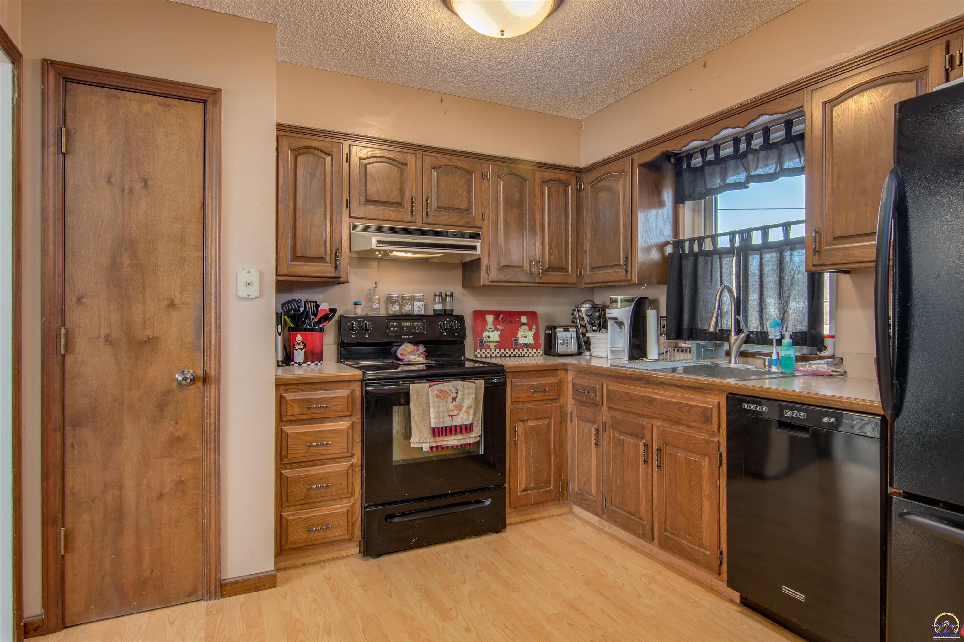 104 Sage Road Silver Lake, KS 66539 - Photo 5 of 16