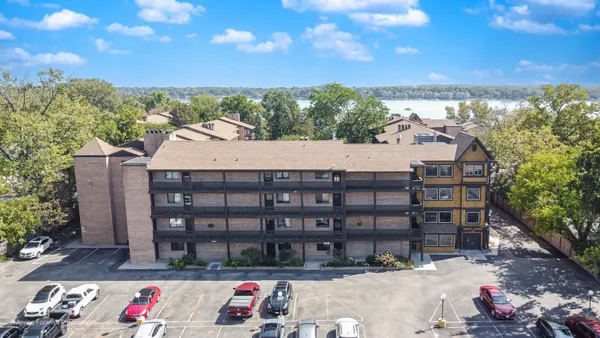 $149,900 | 450 North Main Street, Unit S302B, Wauconda, IL 60084