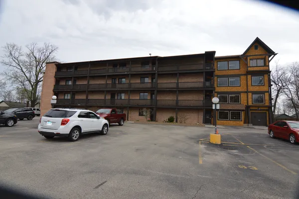 $149,900 | 450 North Main Street, Unit S302B, Wauconda, IL 60084