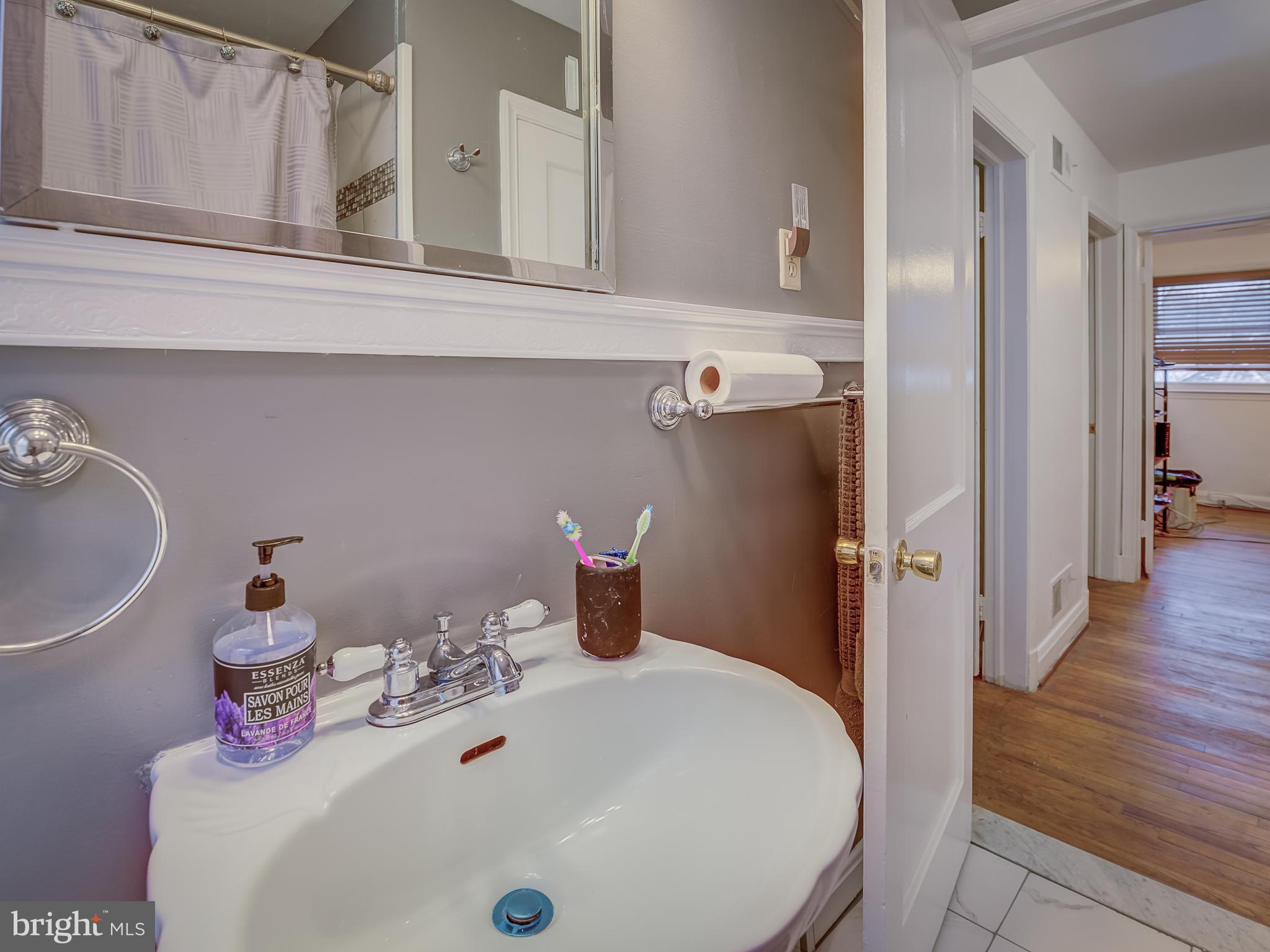1645 Kirkwood Road Baltimore, MD 21207 - Photo 30 of 38 Full bathroom