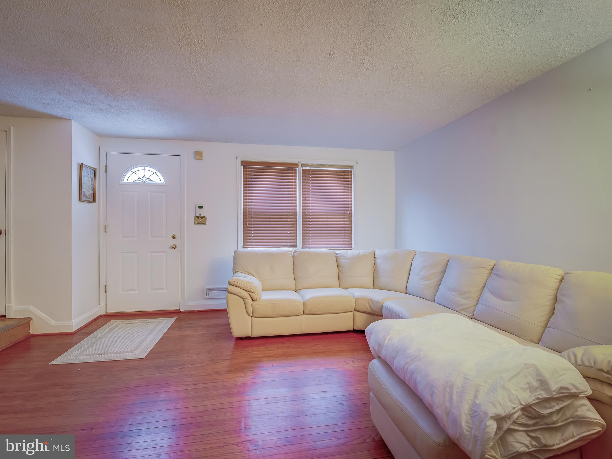 1645 Kirkwood Road Baltimore, MD 21207 - Photo 6 of 38 Living Room