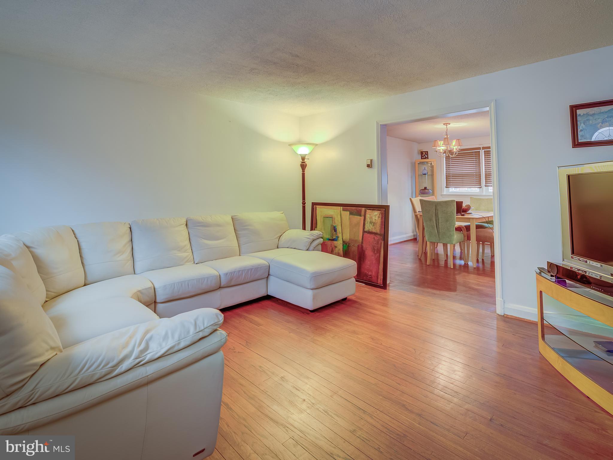 1645 Kirkwood Road Baltimore, MD 21207 - Photo 7 of 38 Living Room