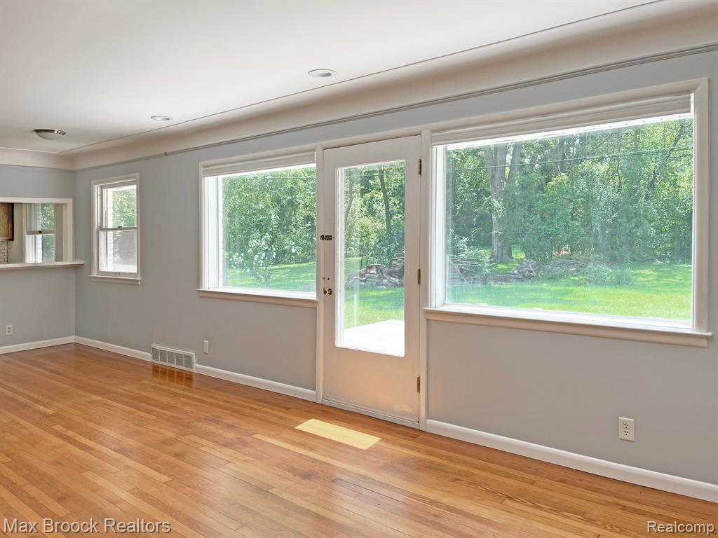 2311 Rutherford Road Bloomfield Hills, MI 48302 - Photo 4 of 25