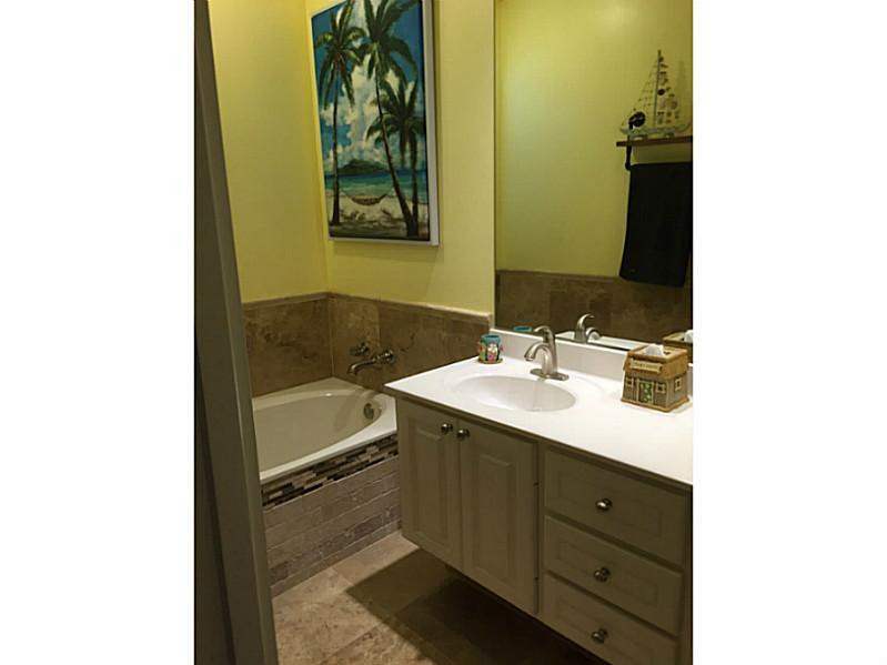 1943 Frederick Small Road, Unit 1943 Jupiter, FL 33458 - Photo 19 of 34 Master Bath/Spa